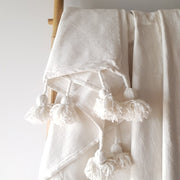 A Little Morocco, pompom blanket white, detail